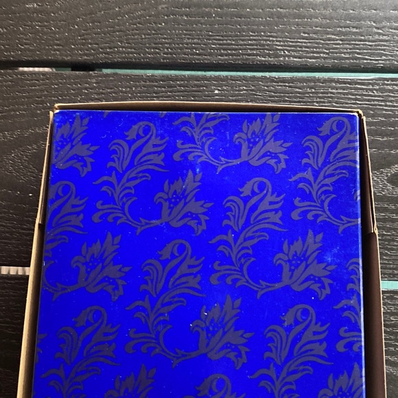 - NRFB Vintage 1995 AVON ~ Winter Velvet Barbie Doll ❄️ - Picture 7 of 14